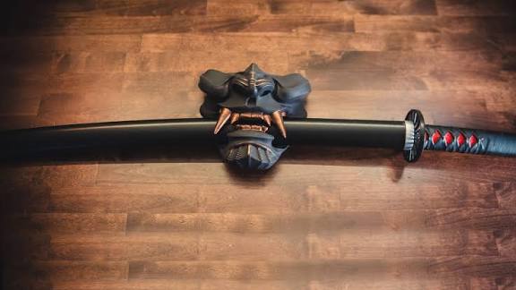 Maskeli Katana Stand